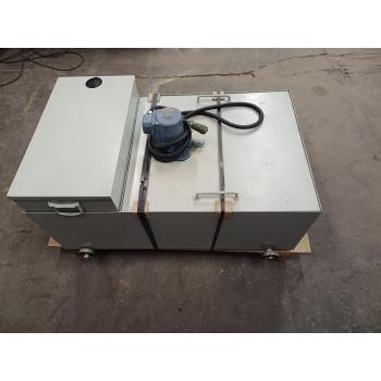 Rezervoar za hladilno tekočino z črpalko