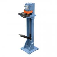 Stroj za izsekavanje AK 80F